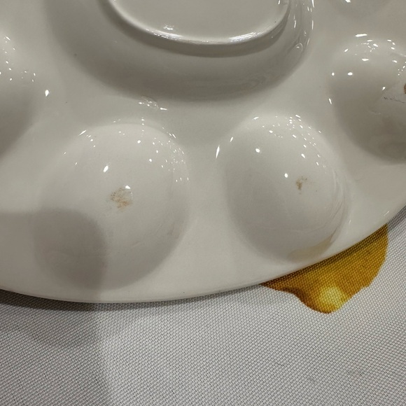 Vintage Easter deviled eggs dish, spring chick theme with eight egg sections - Picture 4 of 13